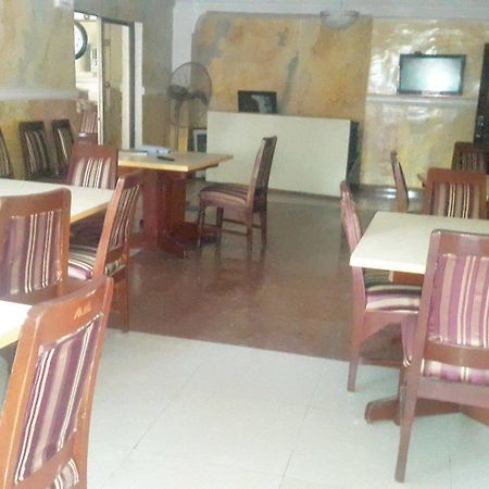 玛丽亚套房有限公司酒店 拉各斯 外观 照片